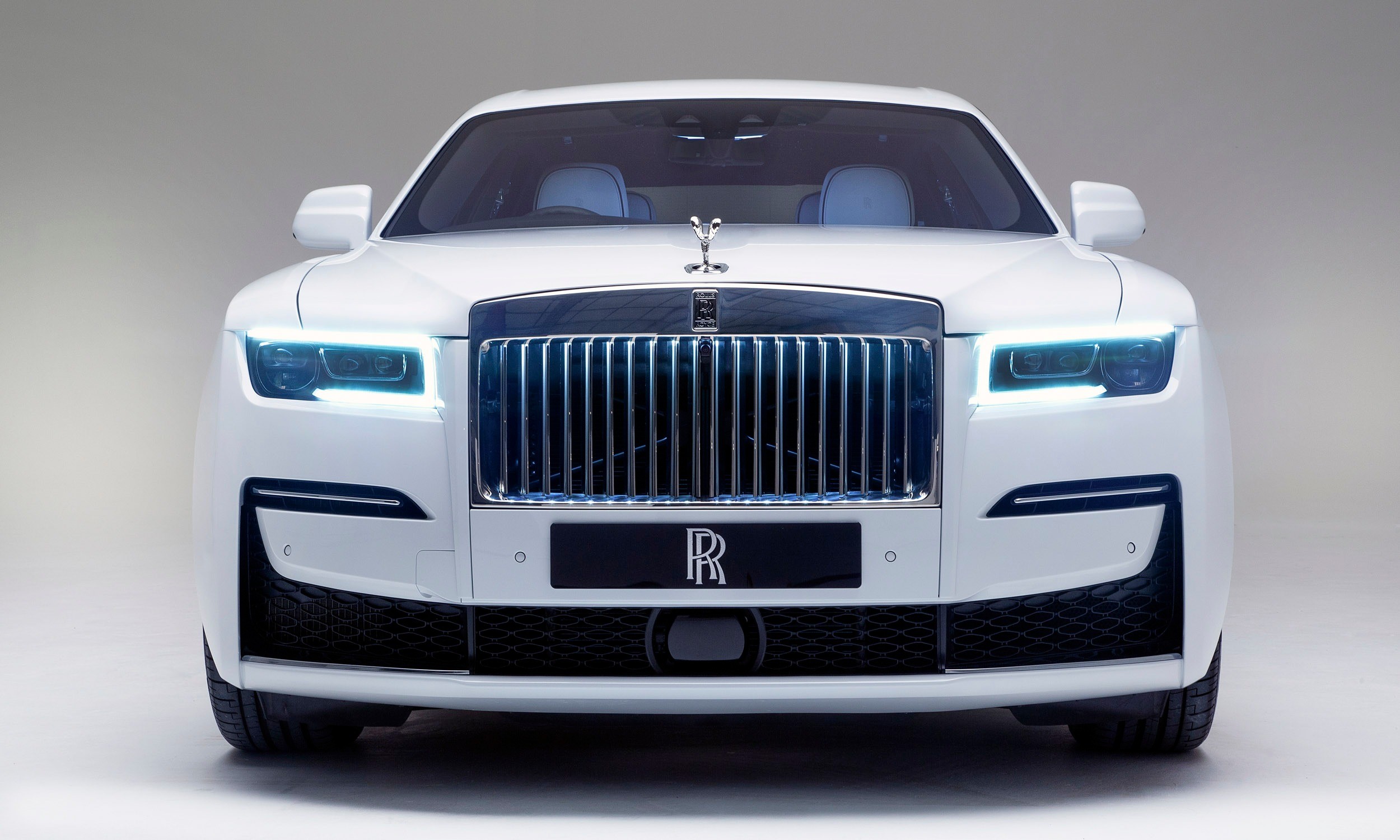 Новый rolls royce. Роллс Ройс Ghost 2021. Rolls Royce Ghost 2021. Rolls Royce Ghost 2022. Новый Rolls Royce Ghost 2021.